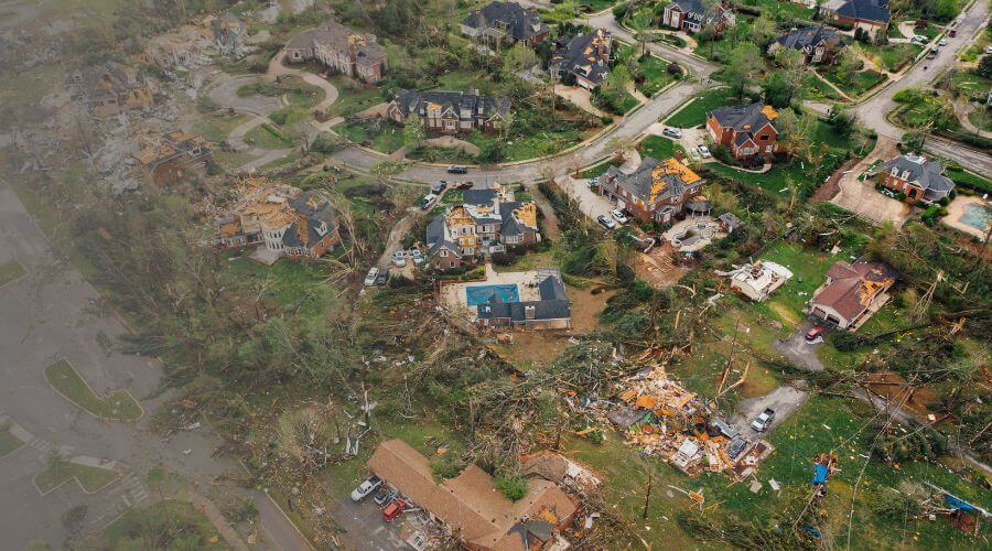 Why choose water damage restoration service for commercial flood cleanup in Pittsburgh